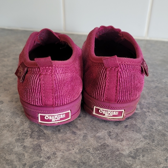 🌟2/$20🌟 OshKosh Toddler Girl Slip-on Shoes - Picture 2 of 3